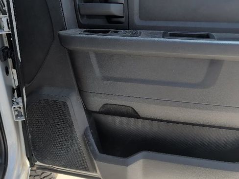 Used 2016 RAM 3500 Tradesman w/ Chrome Appearance Group image 9