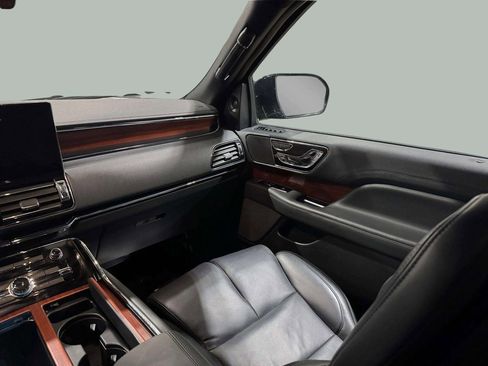 Certified 2023 Lincoln Navigator L Reserve image 21