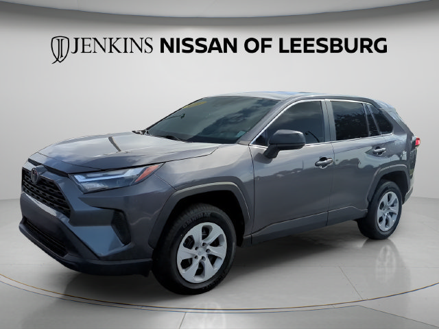 Used 2024 Toyota RAV4 LE FWD image 9