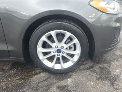 Used 2019 Ford Fusion SE image 4