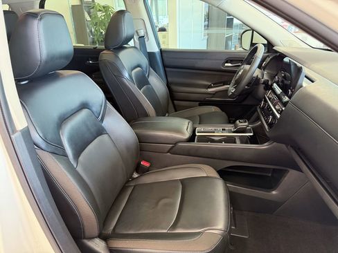 Used 2024 Nissan Pathfinder SL w/ SL Premium Package FWD image 28