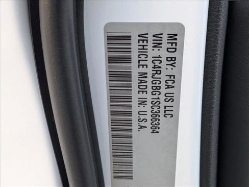 New 2025 Jeep Grand Cherokee Limited w/ Black Appearance Package image 19