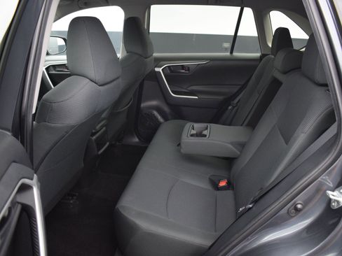 Used 2021 Toyota RAV4 LE image 12