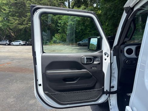 Used 2025 Jeep Wrangler Unlimited Sahara AWD/4WD image 20