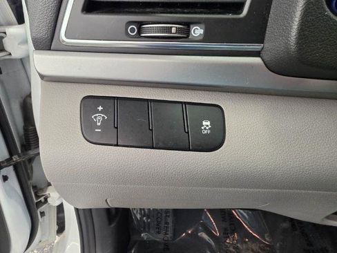 Used 2017 Hyundai Elantra SE FWD image 14