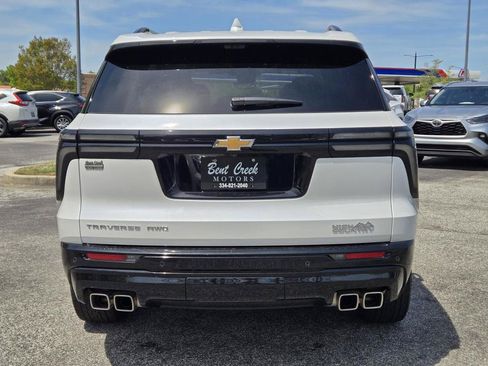 Used 2025 Chevrolet Traverse High Country AWD/4WD image 8