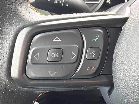 Used 2024 Jeep Gladiator Mojave w/ Technology Group AWD/4WD image 10