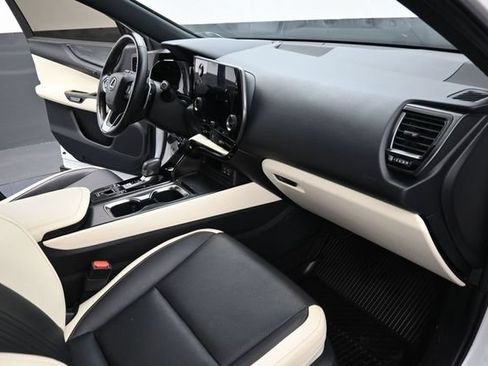 Used 2024 Lexus NX 250 FWD w/ Towing Package (2000 Lbs) image 16