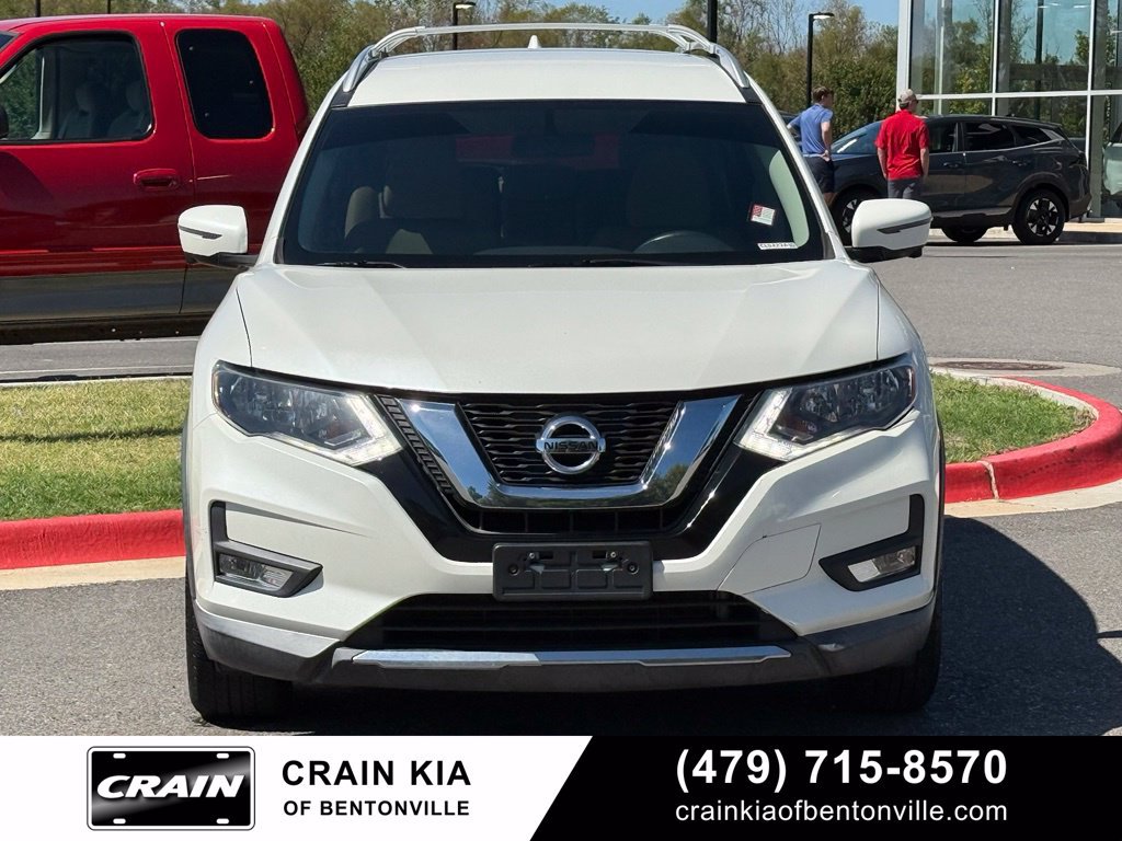 Used 2017 Nissan Rogue SV w/ SV Premium Package FWD image 2