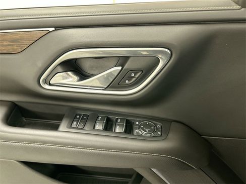 Used 2021 Chevrolet Tahoe Premier w/ Premium Package image 11