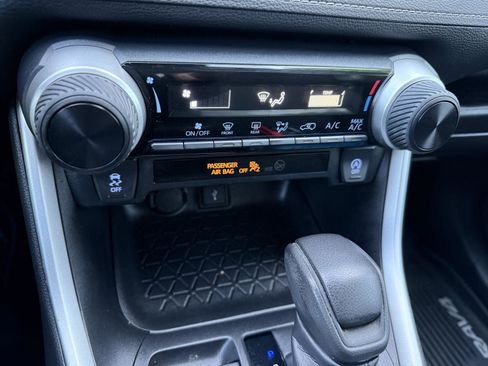 Certified 2020 Toyota RAV4 LE image 18