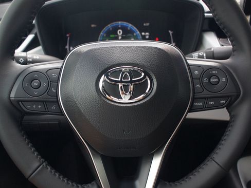 Used 2026 Toyota Corolla SE FWD image 6