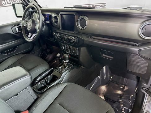 Used 2022 Jeep Wrangler Unlimited Sahara w/ Cold Weather Group AWD/4WD image 33