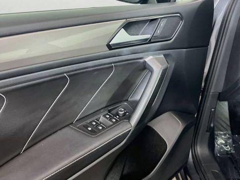 Used 2023 Volkswagen Tiguan SE FWD image 18