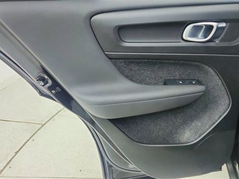 Used 2024 Volvo XC40 B5 Plus image 33
