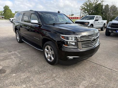Used 2019 Chevrolet Suburban Premier image 17