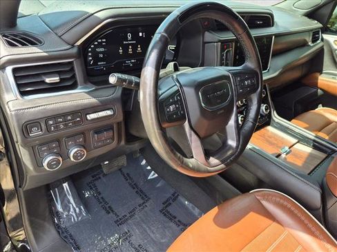 Used 2023 GMC Yukon XL Denali Ultimate AWD/4WD image 10