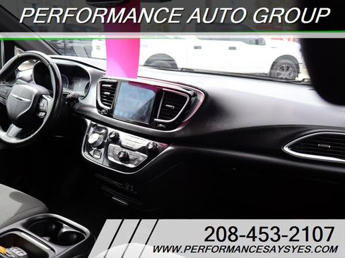 Used 2019 Chrysler Pacifica Touring Plus w/ Advanced Safetytec Group FWD image 16