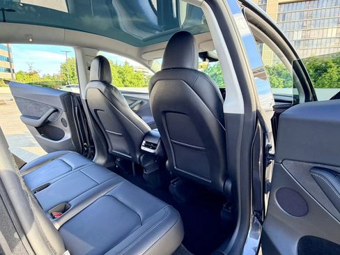 Used 2024 Tesla Model Y 2WD image 29