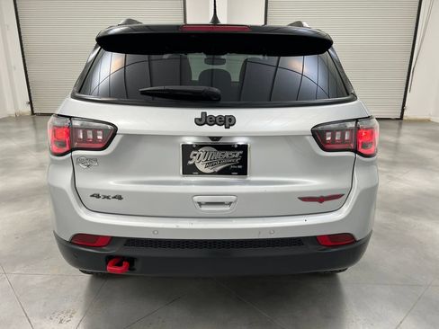 Used 2025 Jeep Compass Trailhawk AWD/4WD image 8