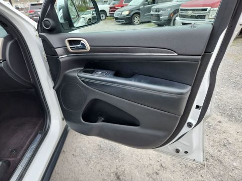 Used 2017 Jeep Grand Cherokee Limited image 22