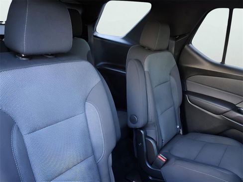 Used 2023 Chevrolet Traverse LT image 14