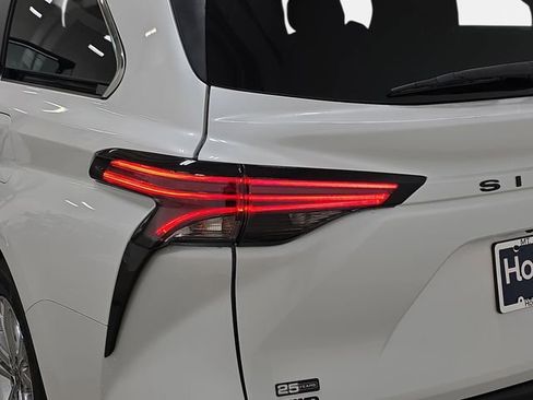 Certified 2023 Toyota Sienna XSE AWD/4WD image 31