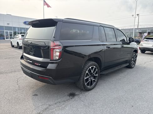 Used 2023 Chevrolet Suburban RST w/ Luxury Package AWD/4WD image 3