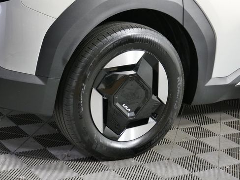 Used 2024 Kia EV9 Wind AWD/4WD image 13