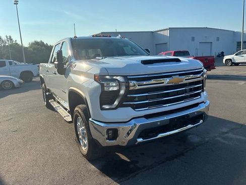 Used 2026 Chevrolet Silverado 2500 LTZ w/ LTZ Convenience Package AWD/4WD image 5