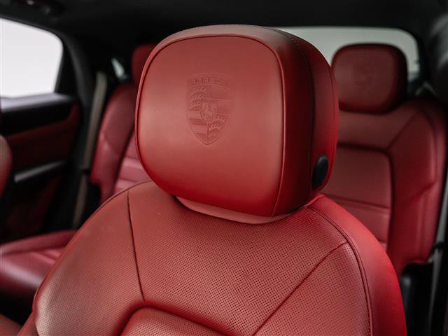 Used 2022 Porsche Cayenne Platinum Edition AWD/4WD image 26
