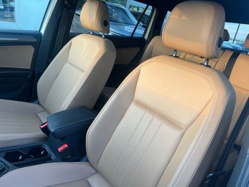 Used 2023 Volkswagen Tiguan SE w/ Panoramic Sunroof Package AWD/4WD image 14