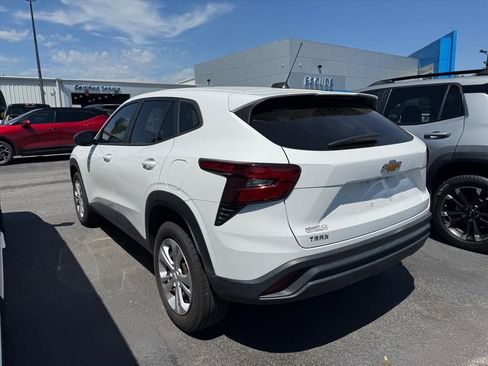 Used 2024 Chevrolet Trax LS image 7