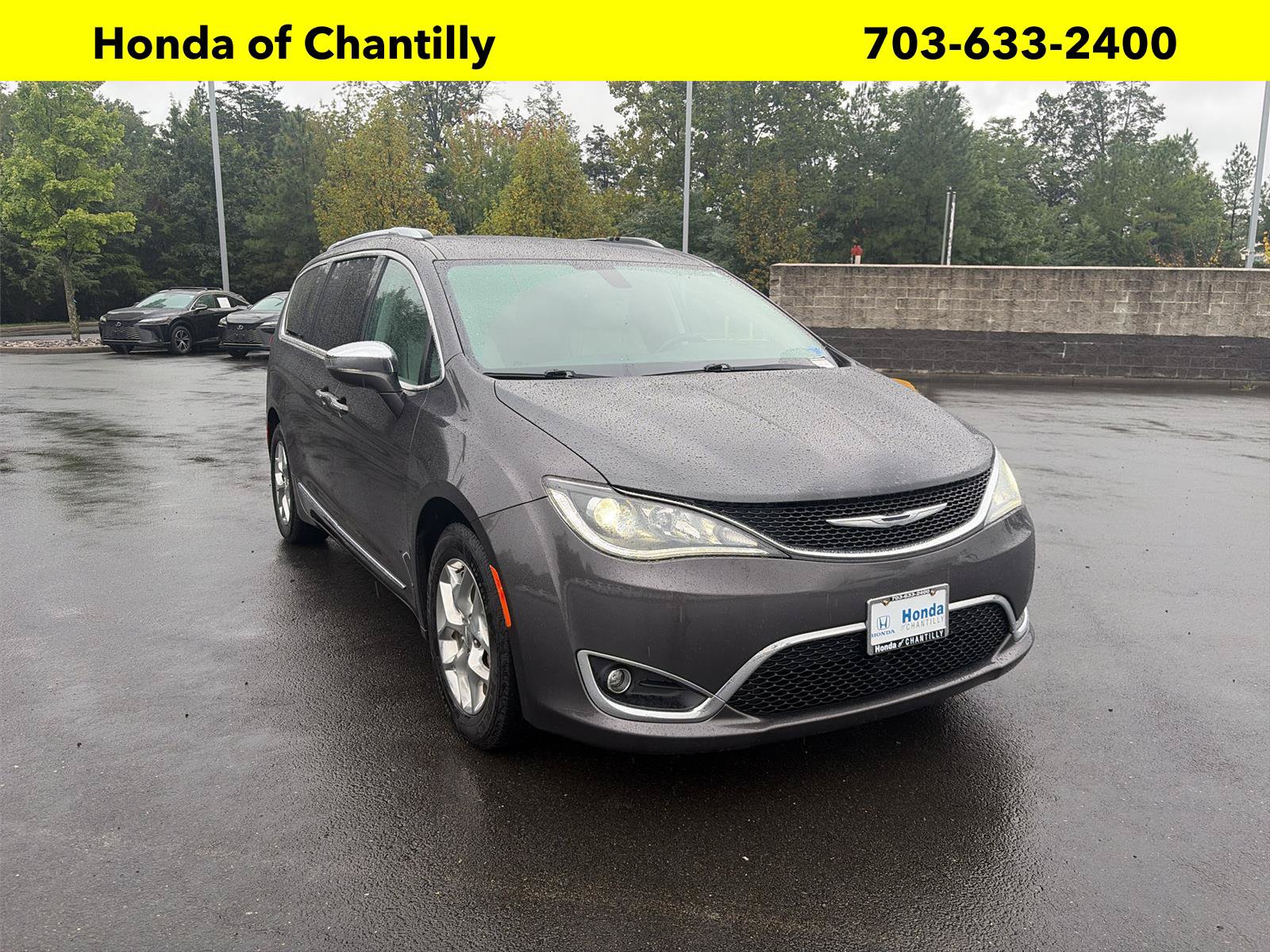 Used 2017 Chrysler Pacifica Limited FWD image 1