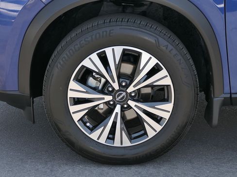 Used 2023 Nissan Rogue SV FWD image 9