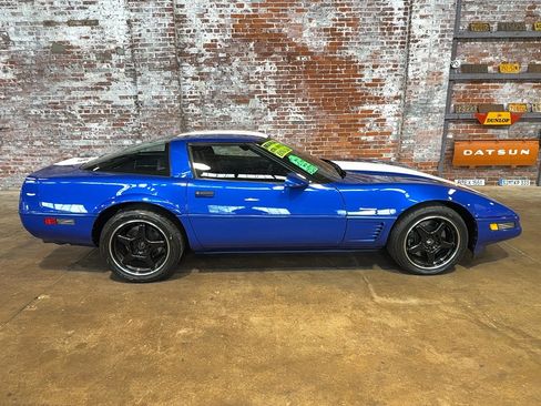 Used 1996 Chevrolet Corvette Coupe image 2