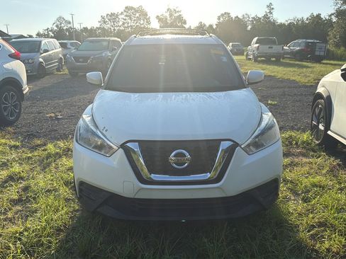 Used 2019 Nissan Kicks SV FWD image 4