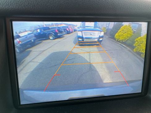 Used 2015 Chevrolet Suburban LT image 21