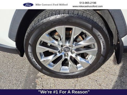 Used 2021 Toyota RAV4 XLE Premium image 9