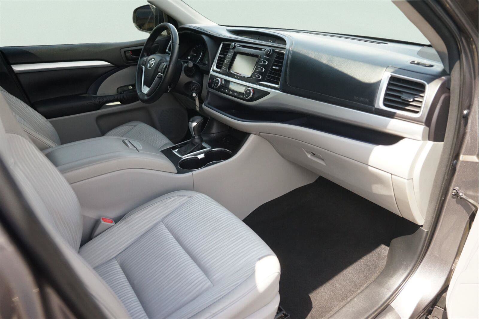 Used 2015 Toyota Highlander Plus FWD image 17