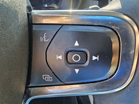 Used 2023 Volvo XC40 B5 Ultimate w/ Protection Package Premier image 21