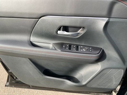 Certified 2025 Nissan Kicks SR image 15