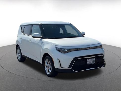 Used 2025 Kia Soul LX w/ LX Technology Package FWD image 2