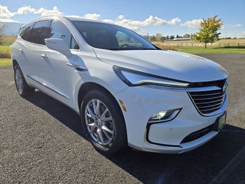 Used 2022 Buick Enclave Premium image 3