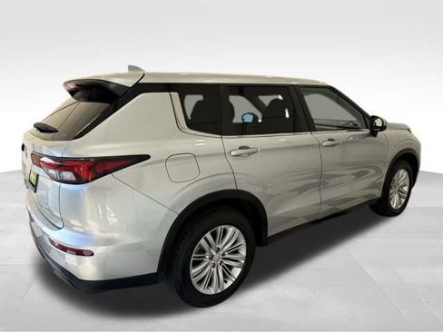 Used 2022 Mitsubishi Outlander ES image 6