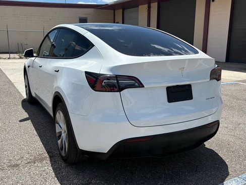 Used 2023 Tesla Model Y Long Range image 5
