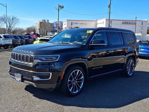 Used 2022 Jeep Wagoneer Series III w/ Premium Group I image 3