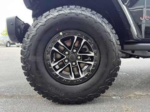 New 2025 Jeep Wrangler Rubicon w/ XTREMEE 35" Tire Package image 8