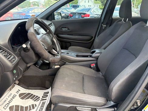 Used 2019 Honda HR-V Sport image 9