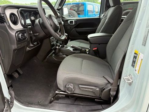 Used 2024 Jeep Wrangler Unlimited Sport AWD/4WD image 9
